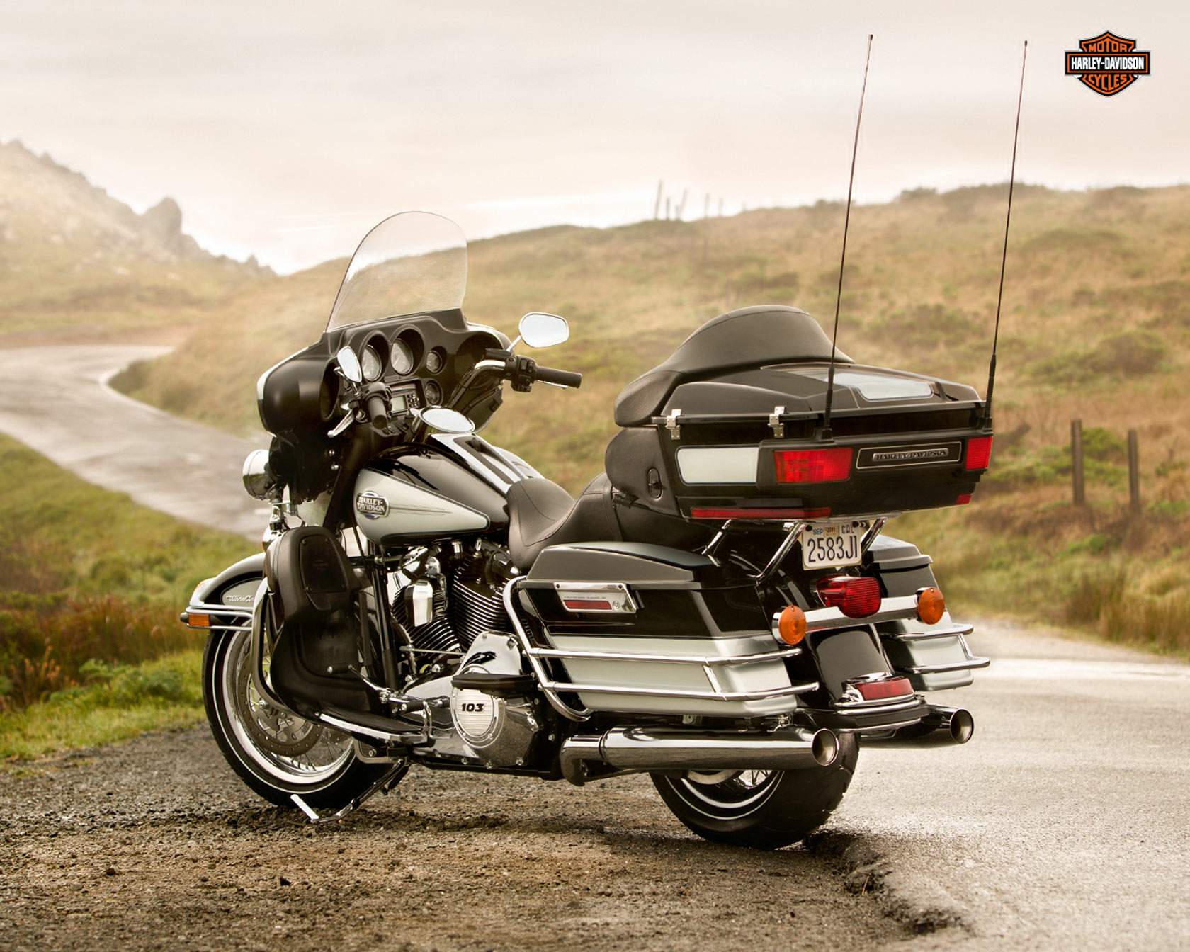 Harley-Davidson Harley Davidson FLHTCU Electra Glide Ultra Classic technical specifications