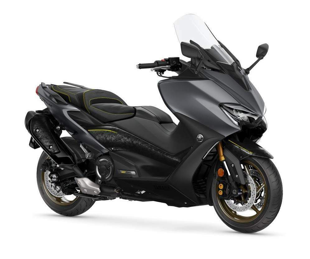 Yamaha Tmax 560 cc Black Max dengan emblem 25 tahun